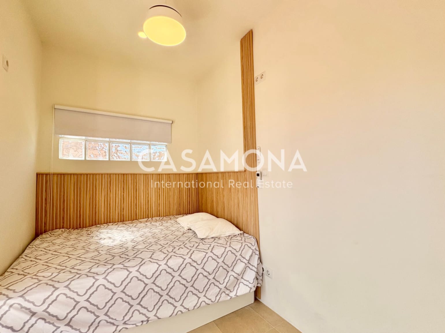1 bedroom Penthouse for rent in Barcelona city - € 1,100 (Ref: 9218925)