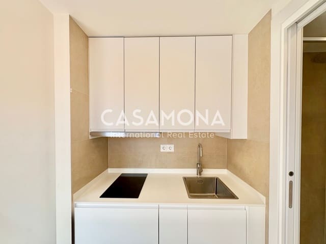 1 makuuhuone Kattohuoneisto vuokrattavana paikassa El Raval, Barcelona kaupunki - 1 100 € (Ref: 9218925)