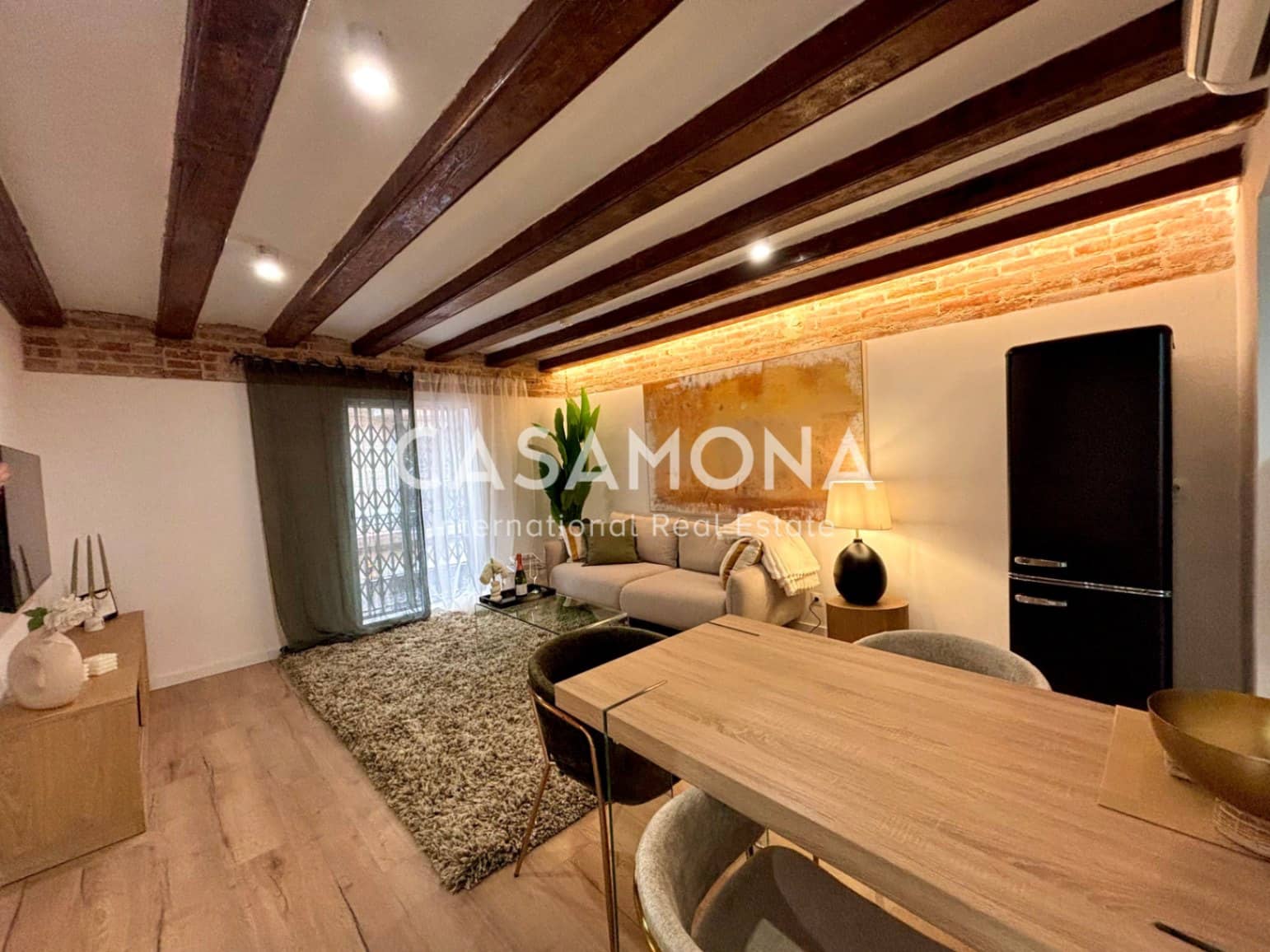 2 soverom Leilighet til leie i Barcelona by - € 2 000 (Ref: 9221351)