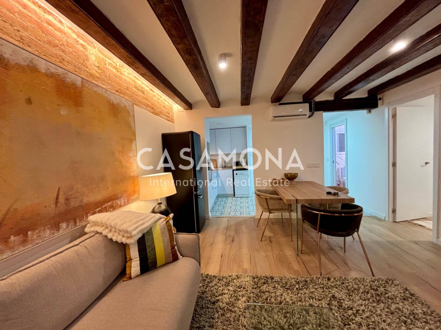 2 soverom Leilighet til leie i Barcelona by - € 2 000 (Ref: 9221351)
