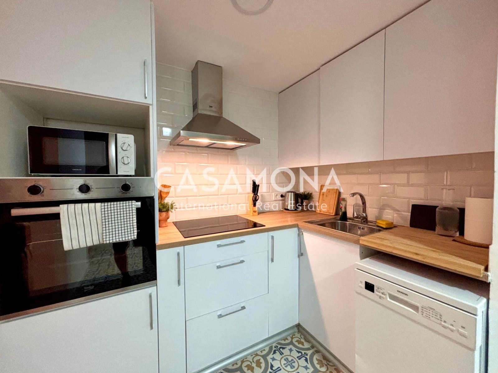 2 soverom Leilighet til leie i Barcelona by - € 2 000 (Ref: 9221351)