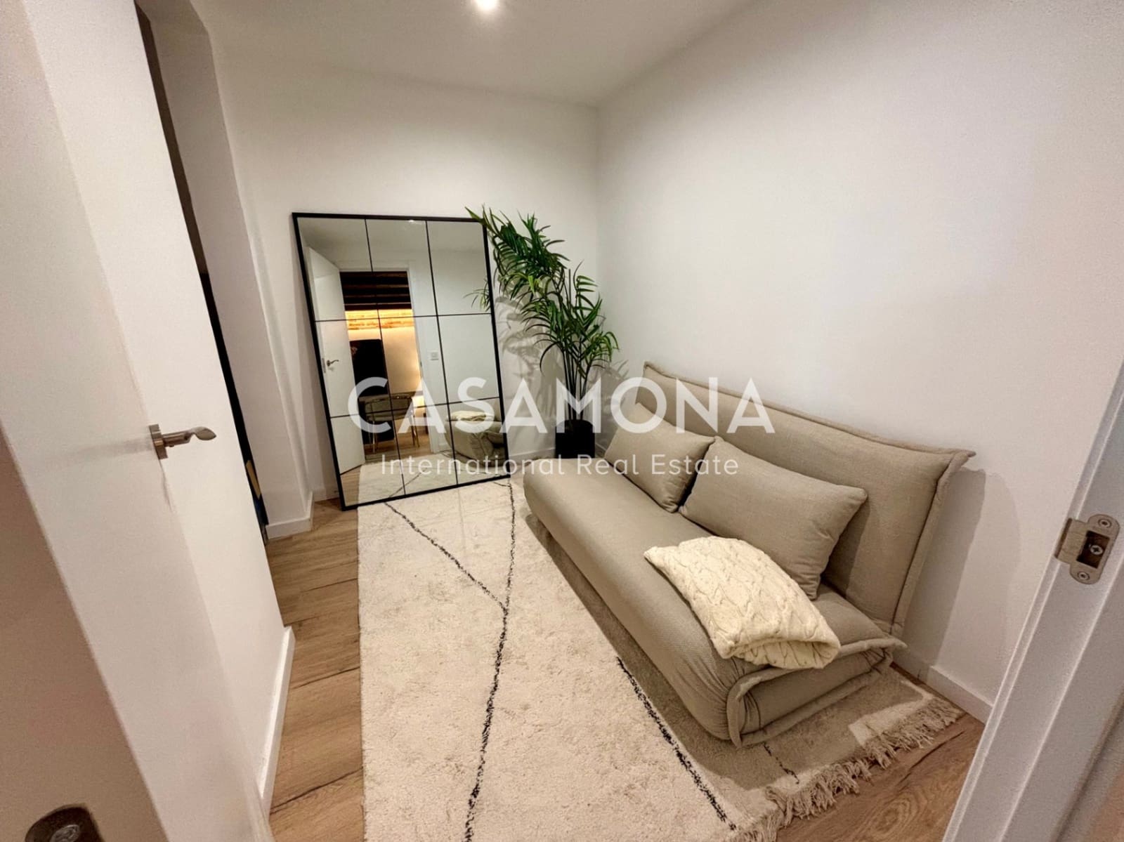 2 soverom Leilighet til leie i Barcelona by - € 2 000 (Ref: 9221351)