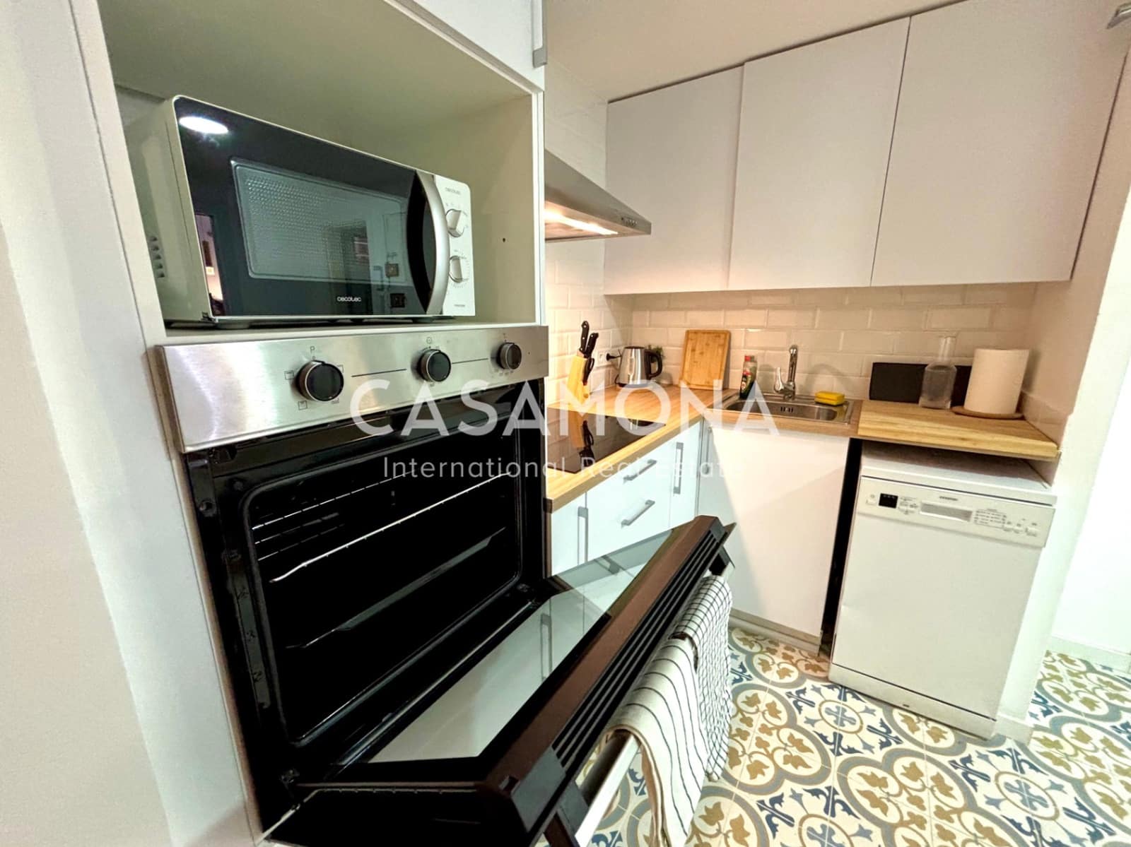 2 soverom Leilighet til leie i Barcelona by - € 2 000 (Ref: 9221351)