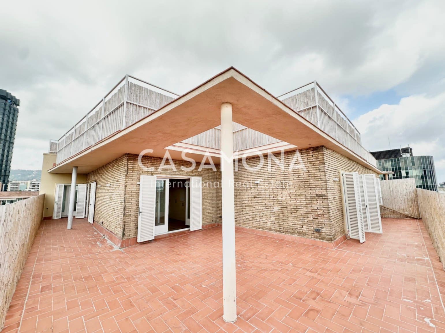 5 soverom Leilighet til leie i Barcelona by med garasje - € 6 000 (Ref: 9330202)