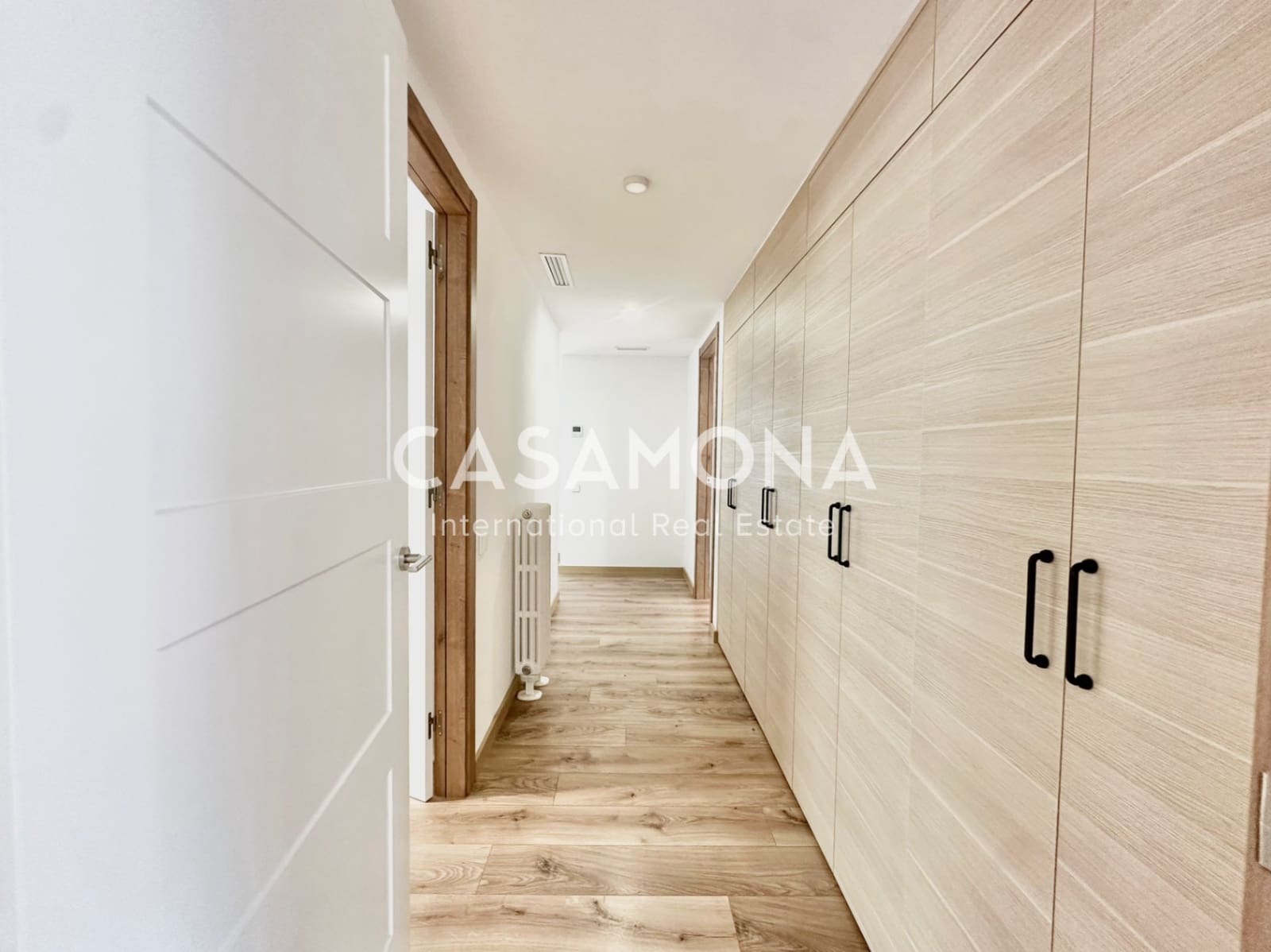 5 soverom Leilighet til leie i Barcelona by med garasje - € 6 000 (Ref: 9330202)