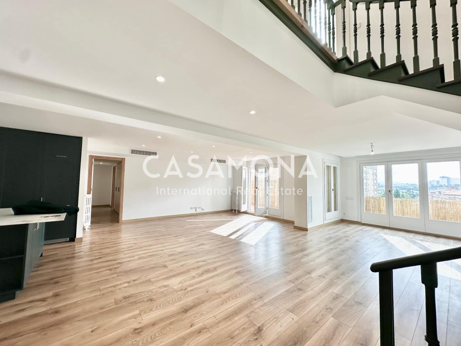 5 soverom Leilighet til leie i Barcelona by med garasje - € 6 000 (Ref: 9330202)