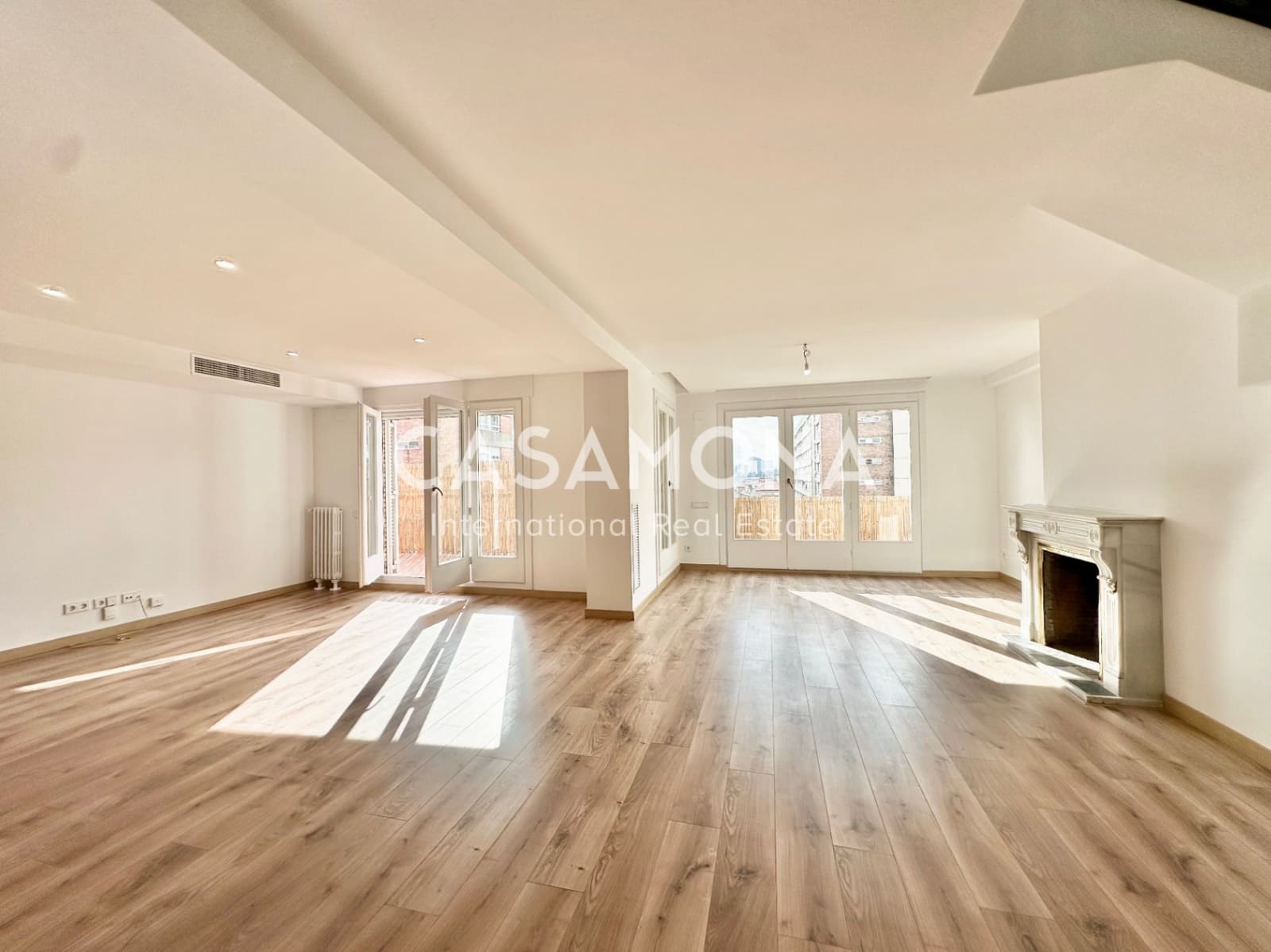 5 soverom Leilighet til leie i Barcelona by med garasje - € 6 000 (Ref: 9330202)