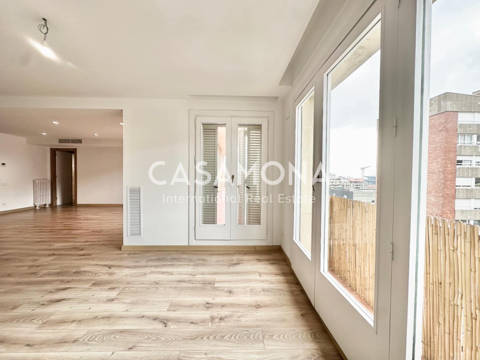 5 soverom Leilighet til leie i Barcelona by med garasje - € 6 000 (Ref: 9330202)