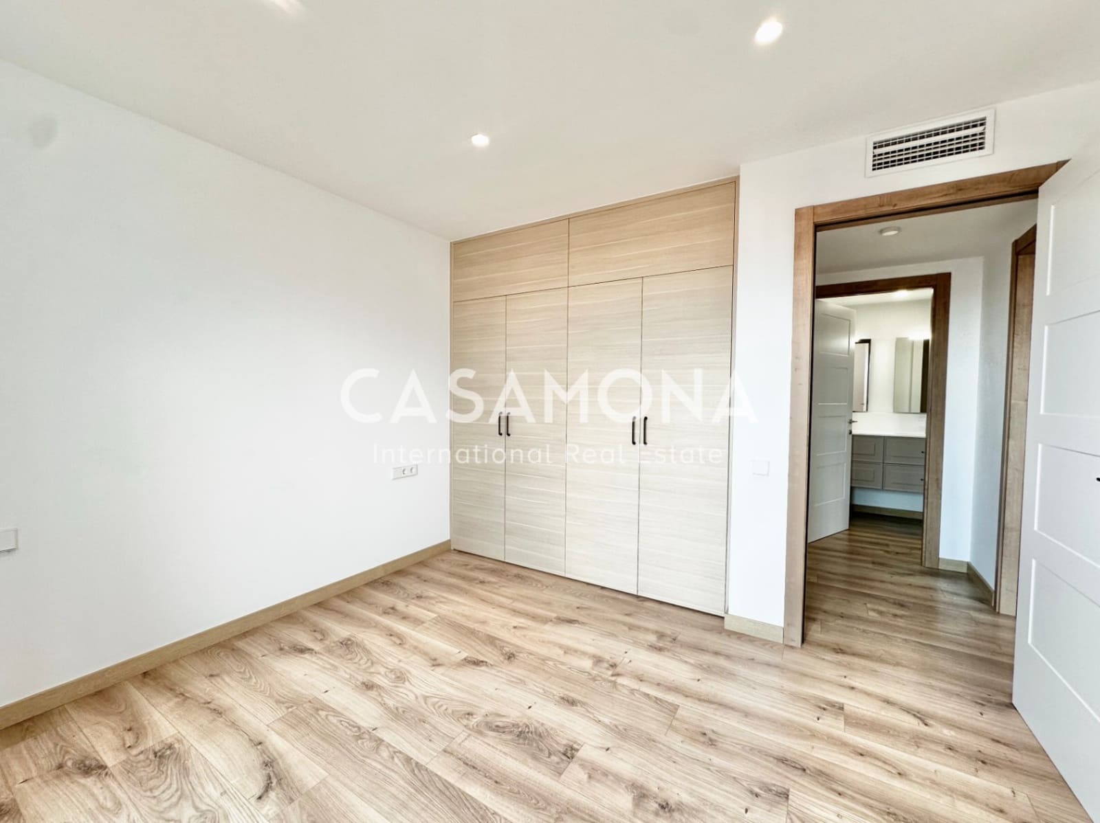 5 soverom Leilighet til leie i Barcelona by med garasje - € 6 000 (Ref: 9330202)