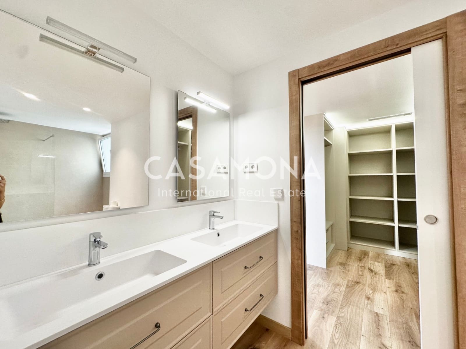 5 soverom Leilighet til leie i Barcelona by med garasje - € 6 000 (Ref: 9330202)