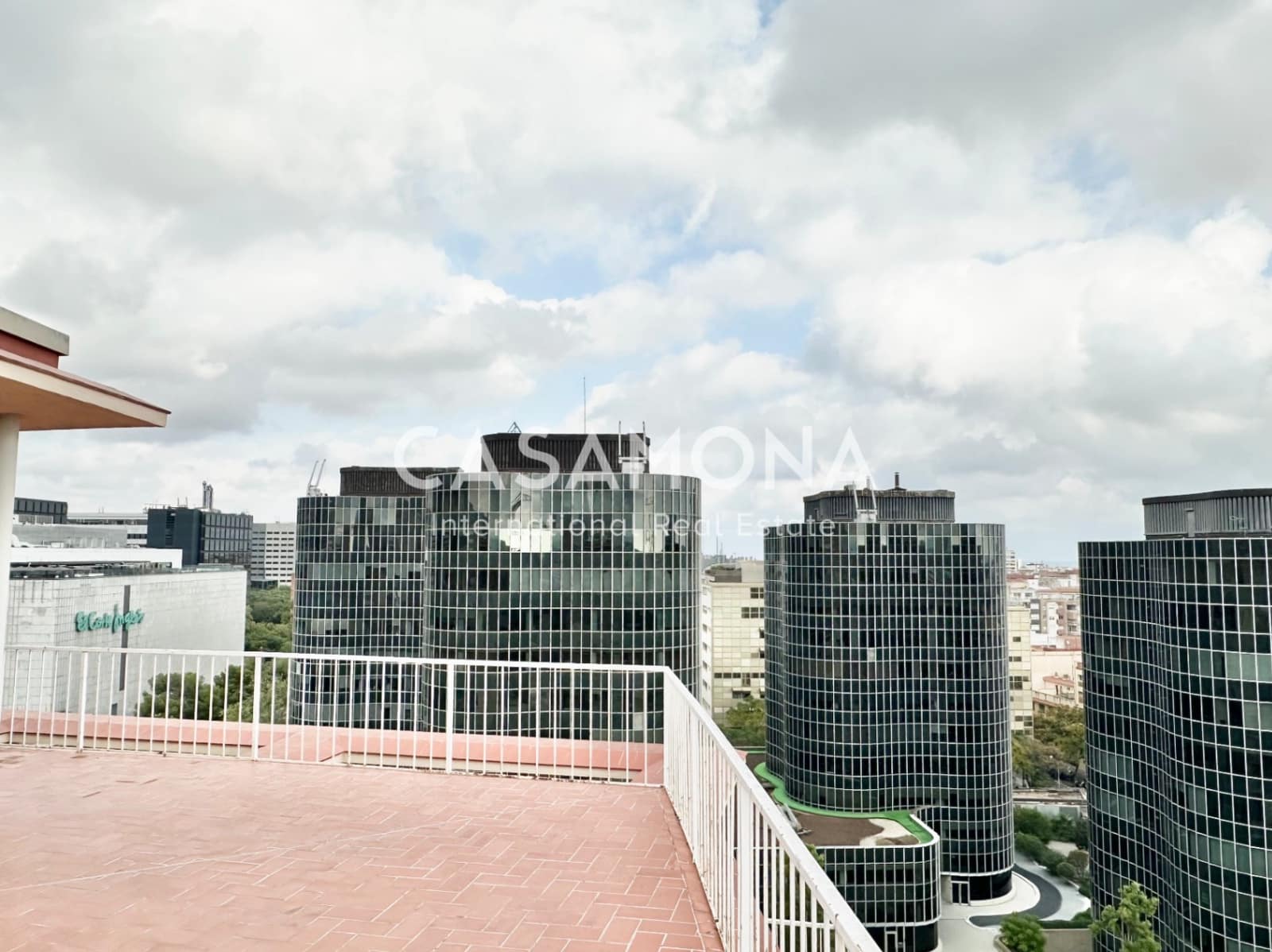 5 soverom Leilighet til leie i Barcelona by med garasje - € 6 000 (Ref: 9330202)