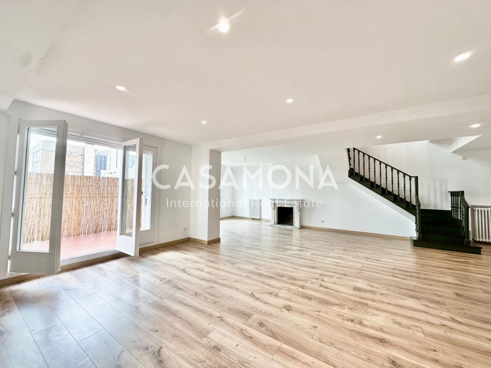 5 soverom Leilighet til leie i Barcelona by med garasje - € 6 000 (Ref: 9330202)