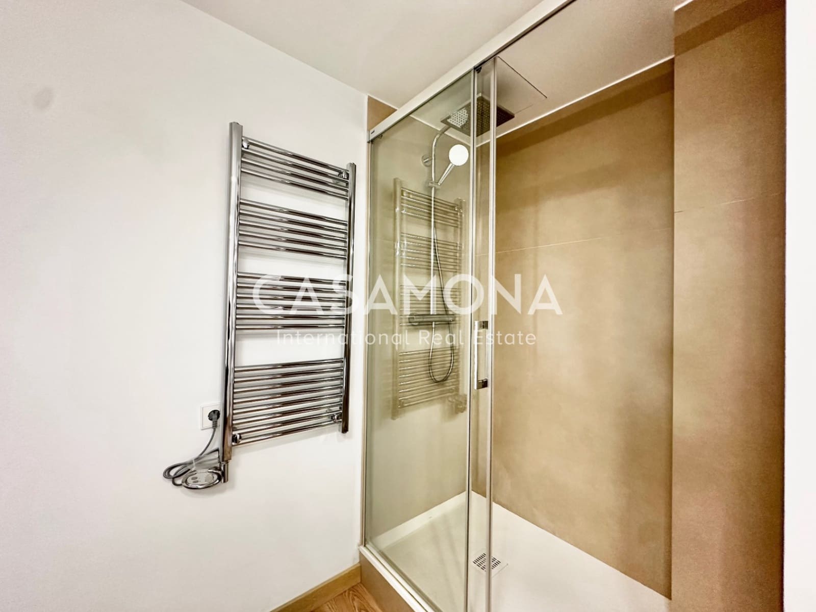 5 soverom Leilighet til leie i Barcelona by med garasje - € 6 000 (Ref: 9330202)