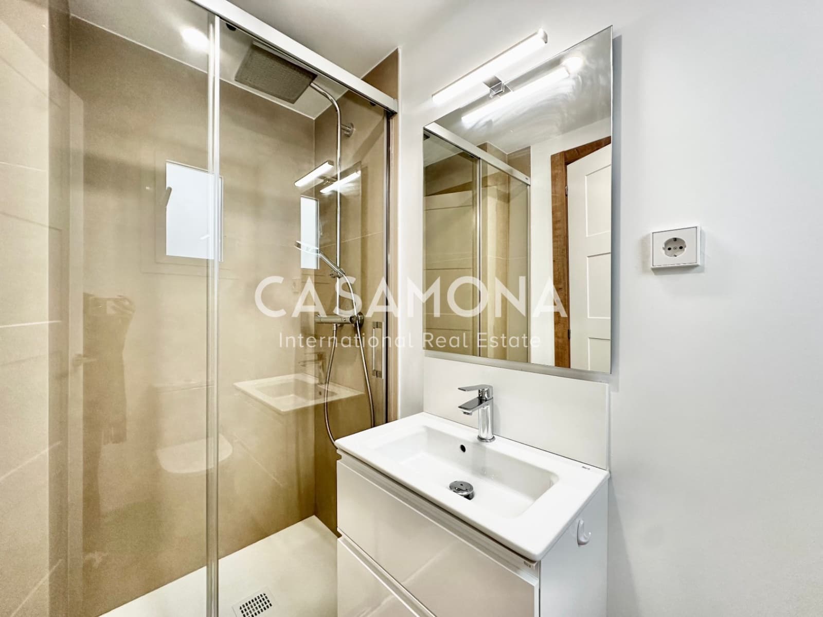 5 soverom Leilighet til leie i Barcelona by med garasje - € 6 000 (Ref: 9330202)