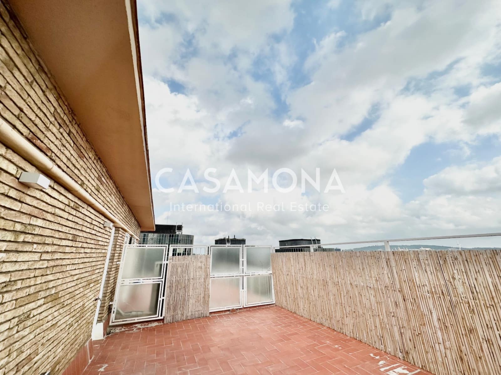 5 soverom Leilighet til leie i Barcelona by med garasje - € 6 000 (Ref: 9330202)