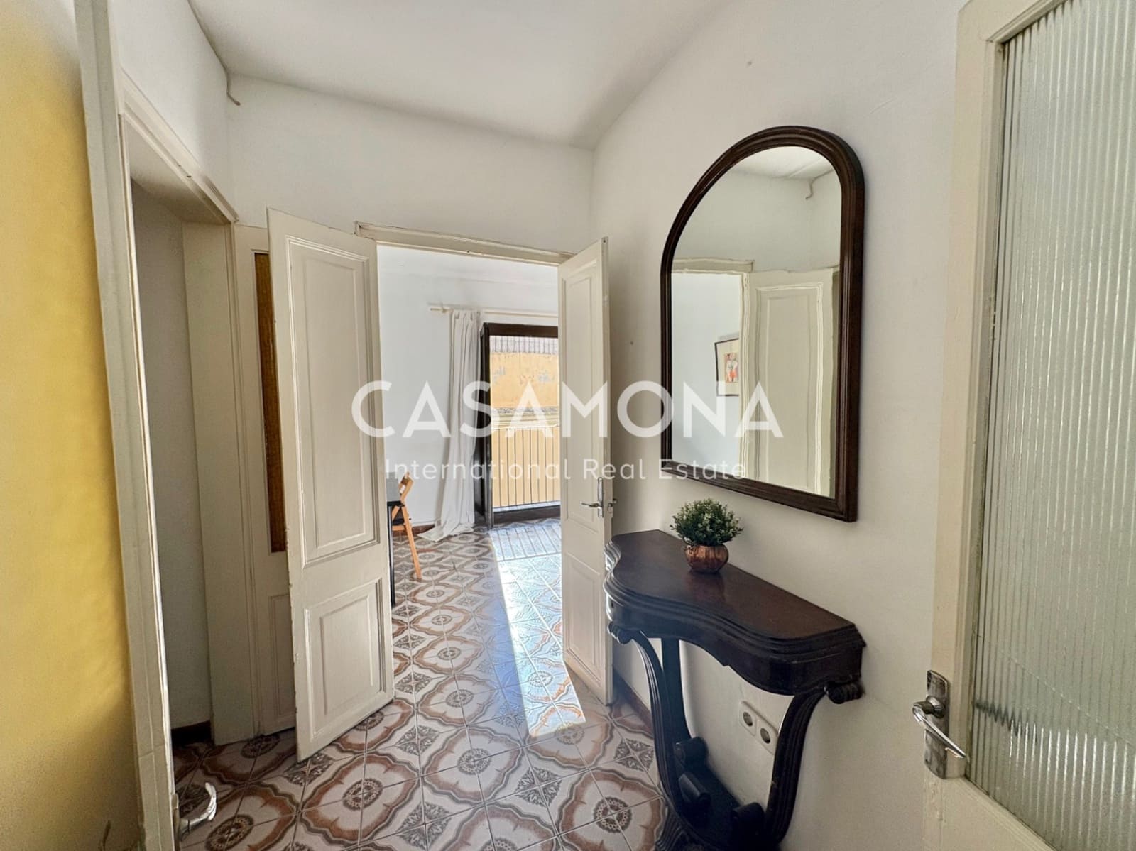 2 soverom Leilighet til leie i Barcelona by med garasje - € 1 300 (Ref: 9331268)