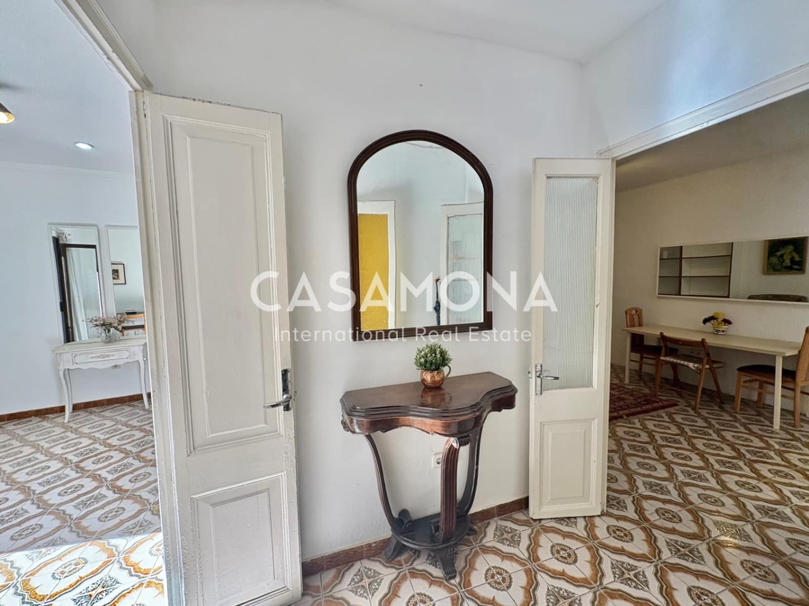 2 soverom Leilighet til leie i Barcelona by med garasje - € 1 300 (Ref: 9331268)