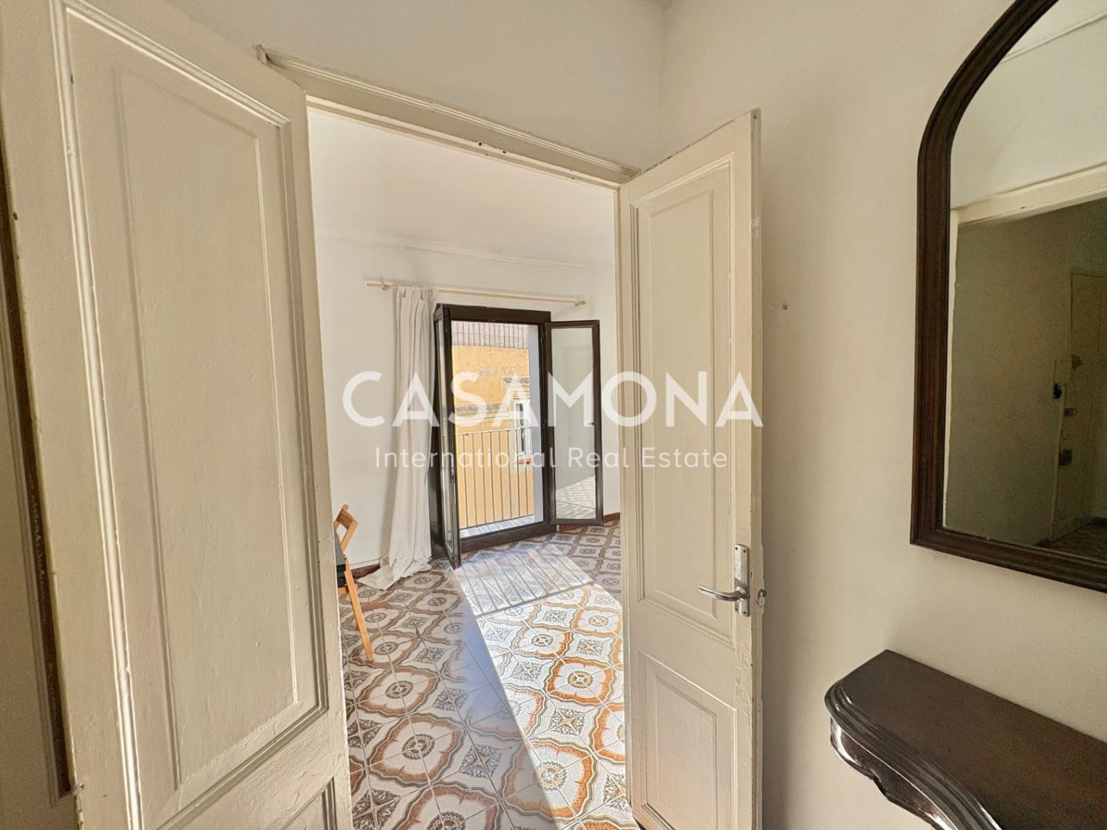 2 soverom Leilighet til leie i Barcelona by med garasje - € 1 300 (Ref: 9331268)