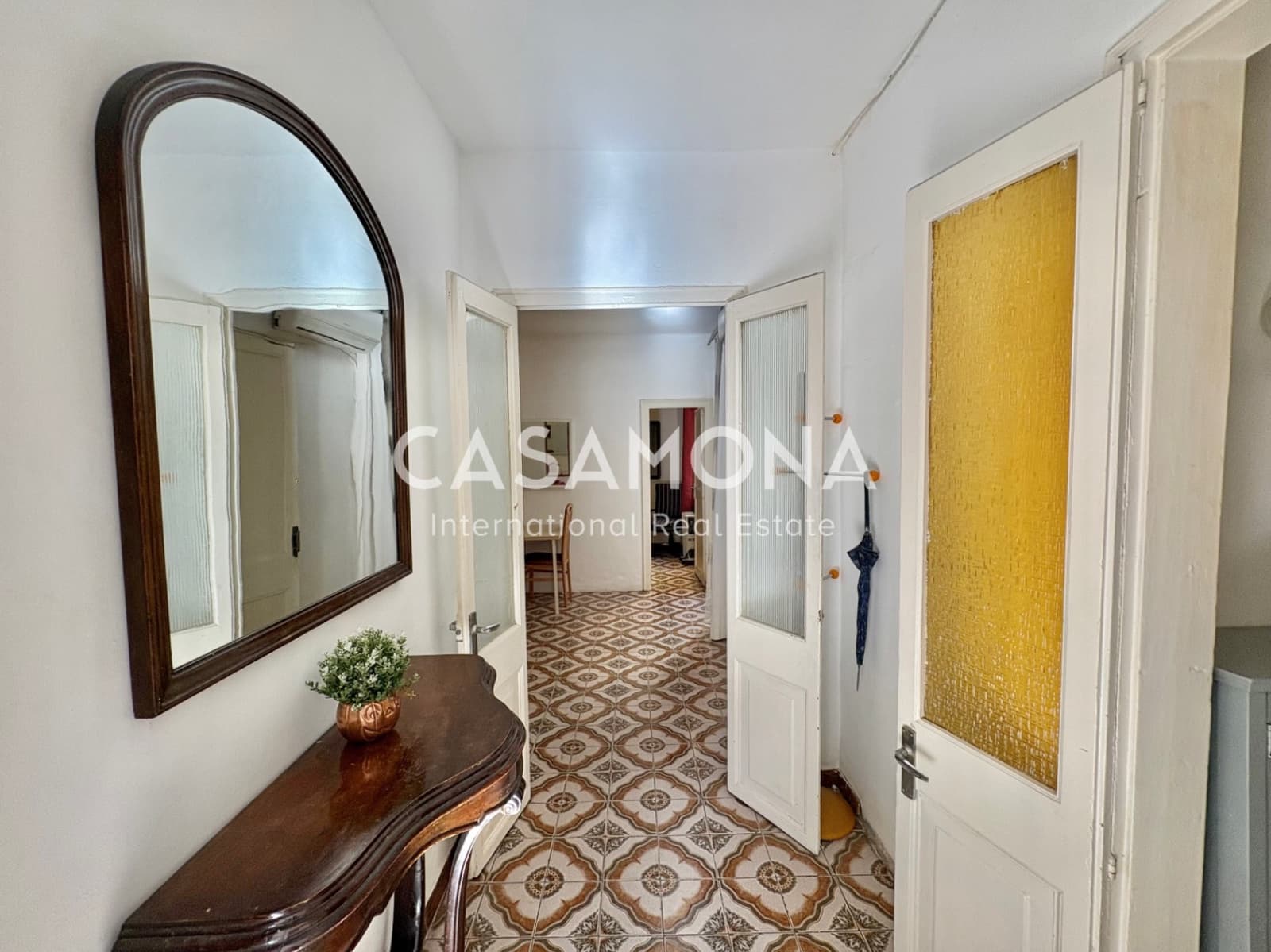2 soverom Leilighet til leie i Barcelona by med garasje - € 1 300 (Ref: 9331268)