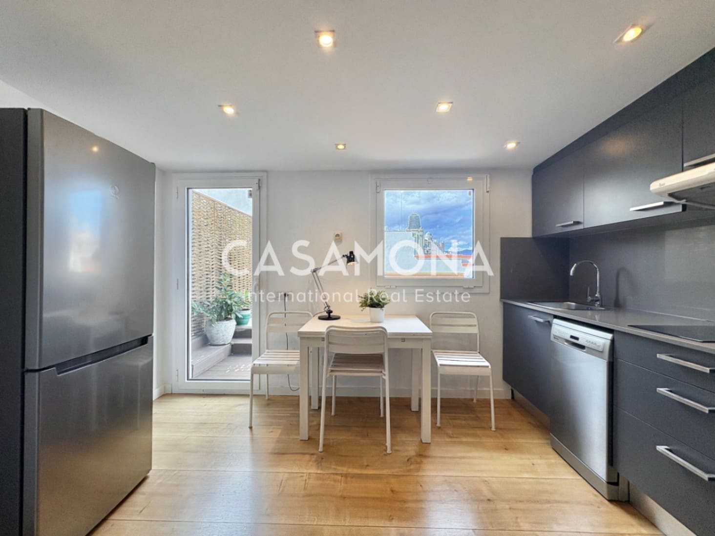 1 soverom Penthouse til salgs i Barcelona by - € 400 000 (Ref: 9352881)