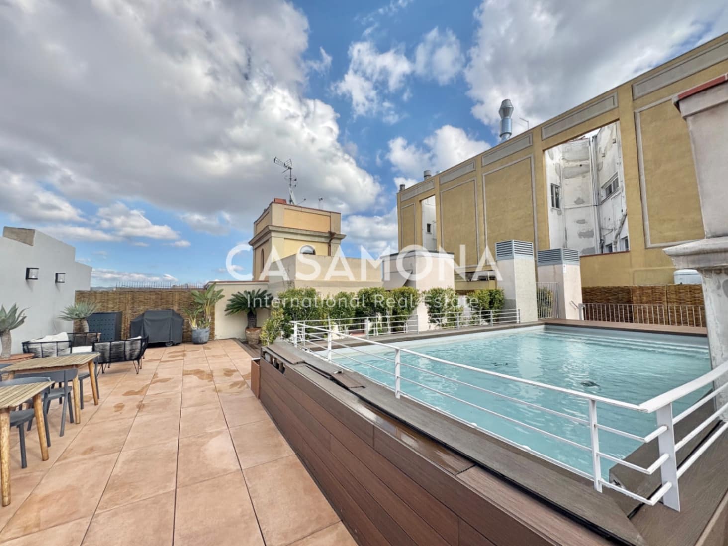 1 soverom Penthouse til salgs i Barcelona by - € 400 000 (Ref: 9352881)