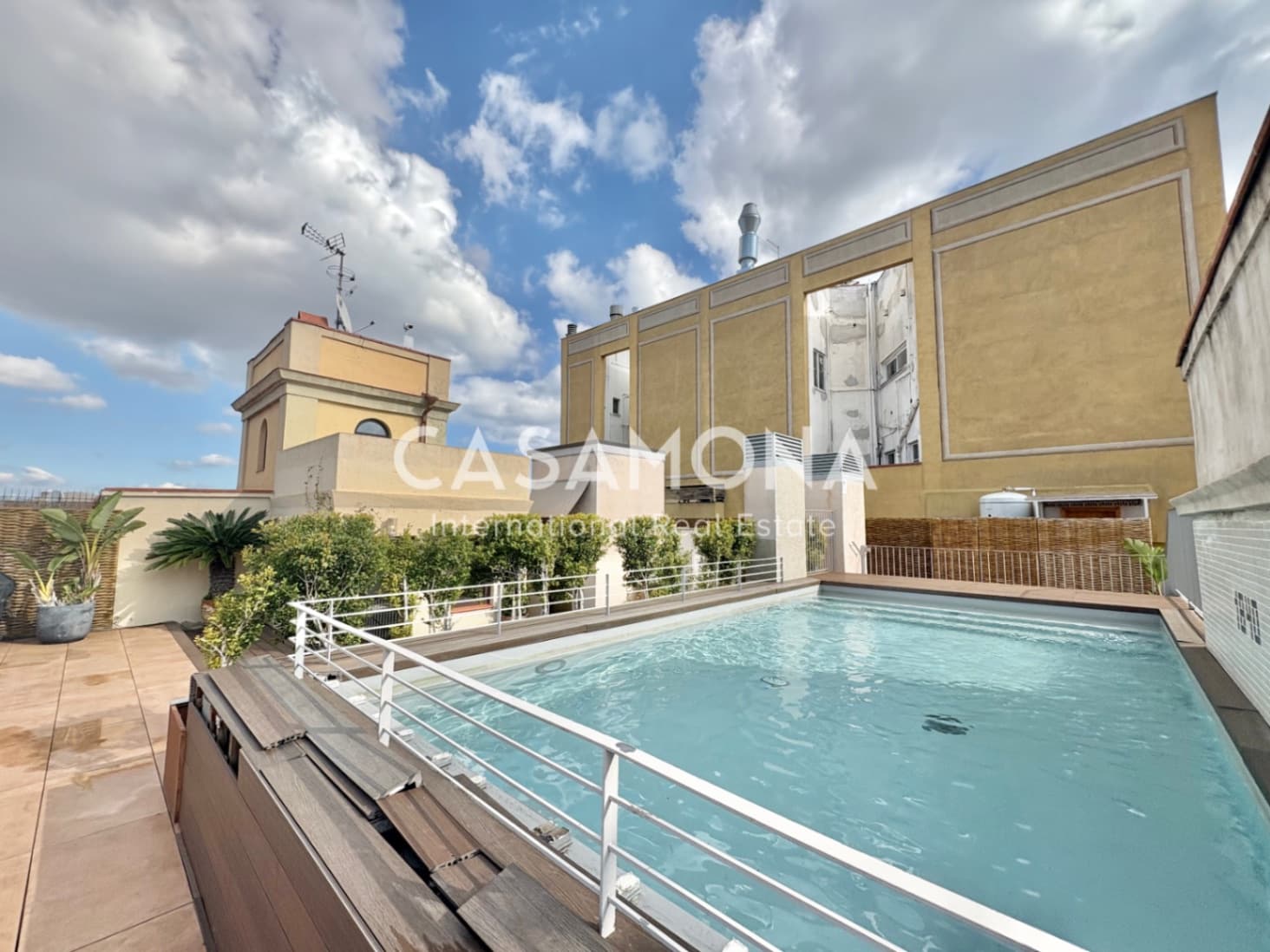 1 soverom Penthouse til salgs i Barcelona by - € 400 000 (Ref: 9352881)