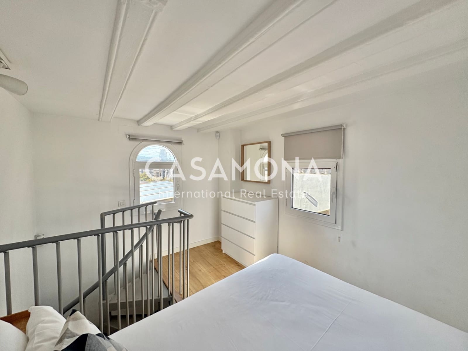 1 soverom Penthouse til salgs i Barcelona by - € 400 000 (Ref: 9352881)