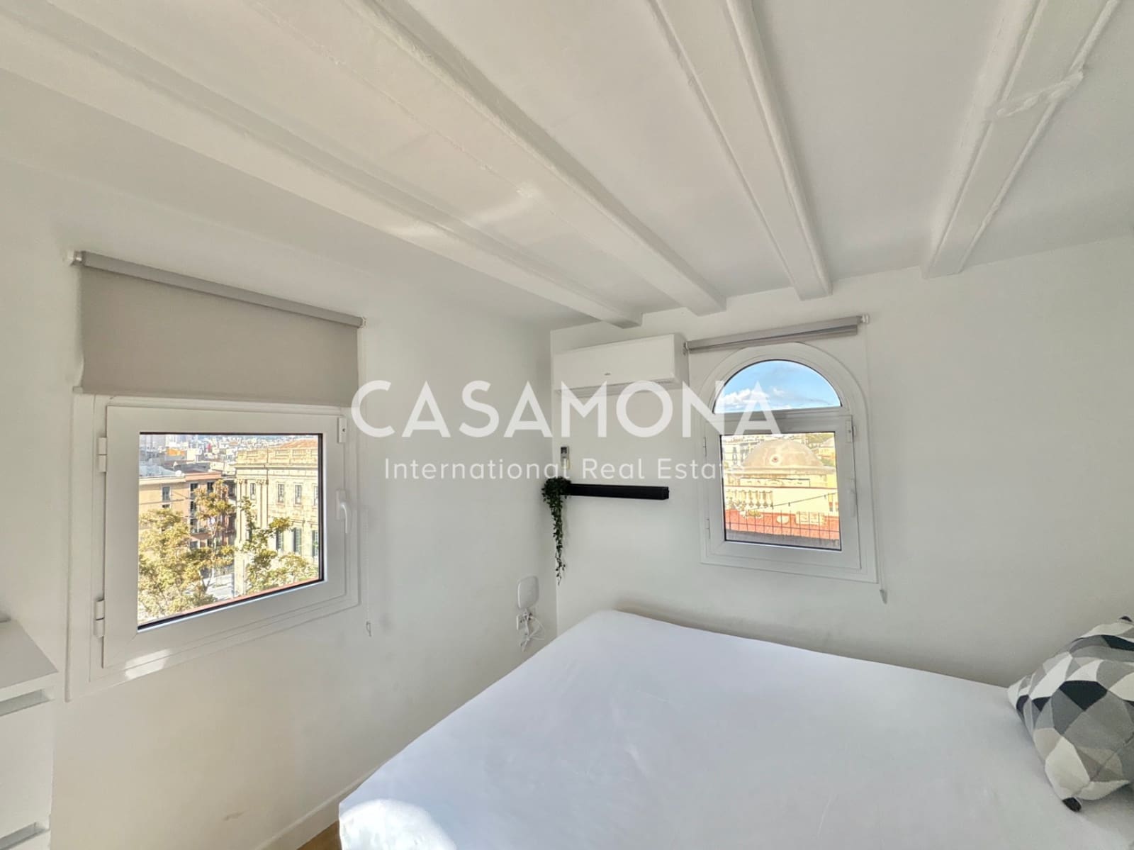 1 soverom Penthouse til salgs i Barcelona by - € 400 000 (Ref: 9352881)