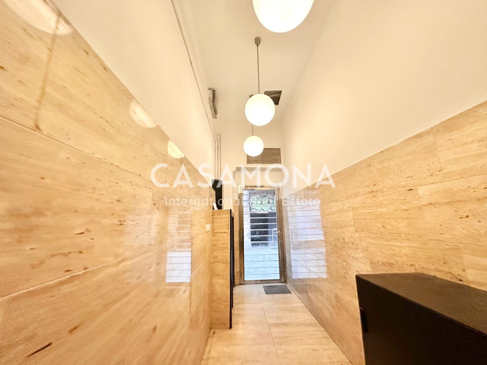 1 slaapkamer Penthouse te huur in Barcelona stad - € 1.350 (Ref: 9371335)