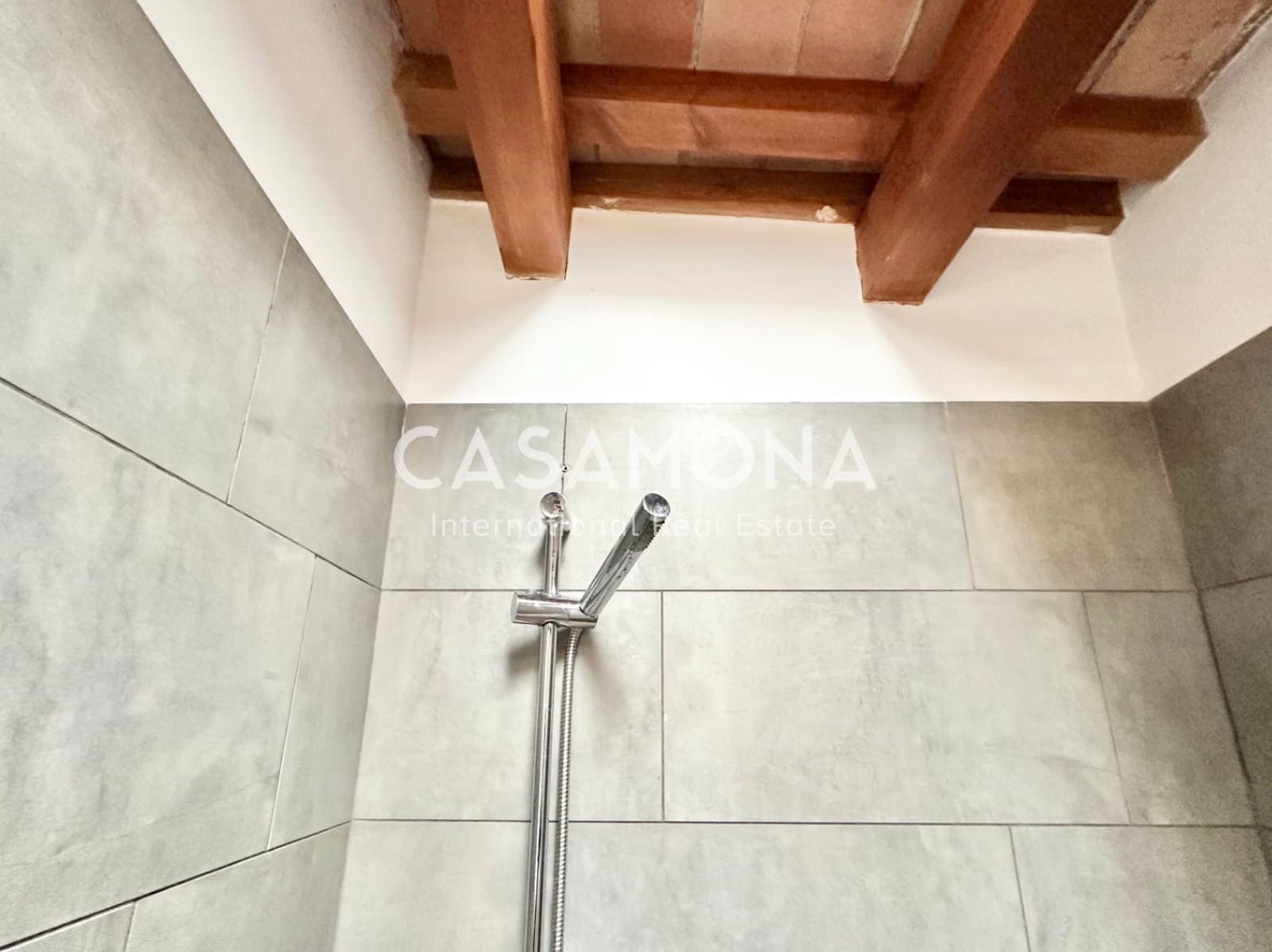 1 slaapkamer Penthouse te huur in Barcelona stad - € 1.350 (Ref: 9371335)