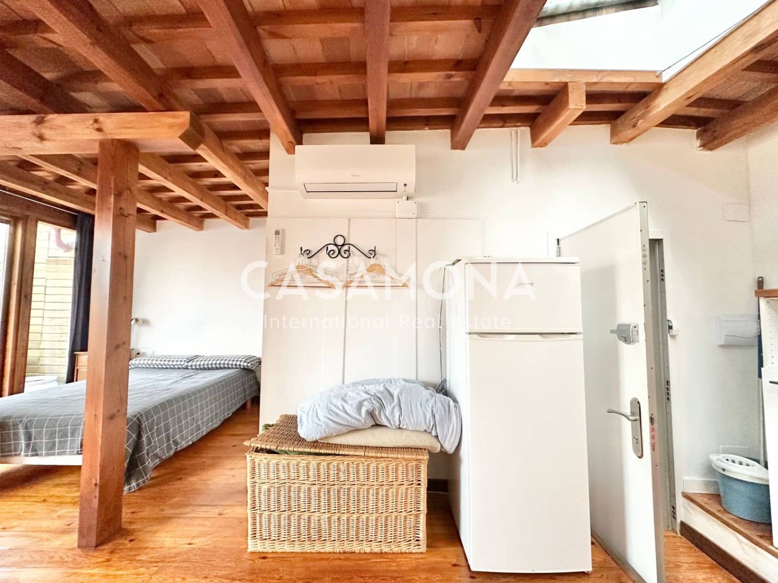 1 slaapkamer Penthouse te huur in Barcelona stad - € 1.350 (Ref: 9371335)