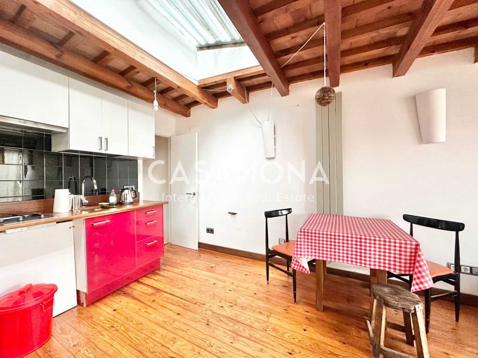 1 slaapkamer Penthouse te huur in Barcelona stad - € 1.350 (Ref: 9371335)
