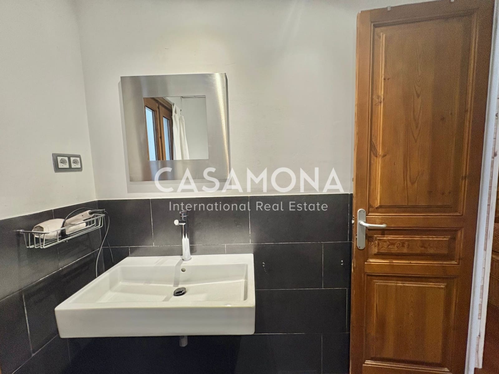 2 soverom Leilighet til leie i Barcelona by - € 1 300 (Ref: 9371336)