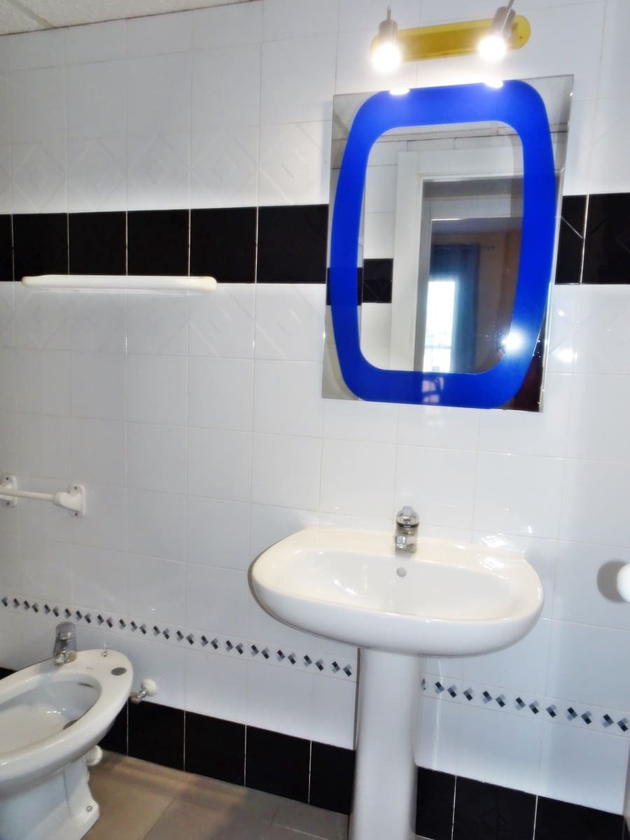 1 soveværelse Strandlejlighed til leje i Gandia med swimmingpool garage - € 400 (Ref: 8241067)