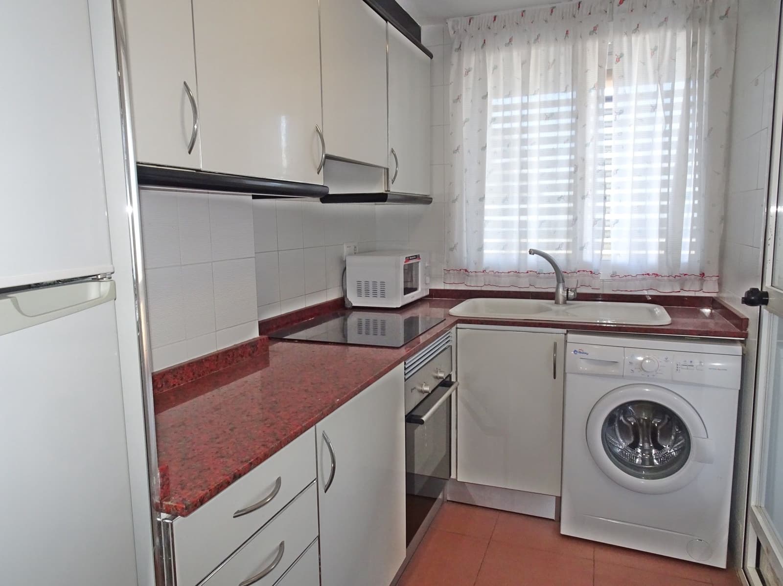 1 soveværelse Strandlejlighed til leje i Gandia med swimmingpool garage - € 400 (Ref: 8241067)