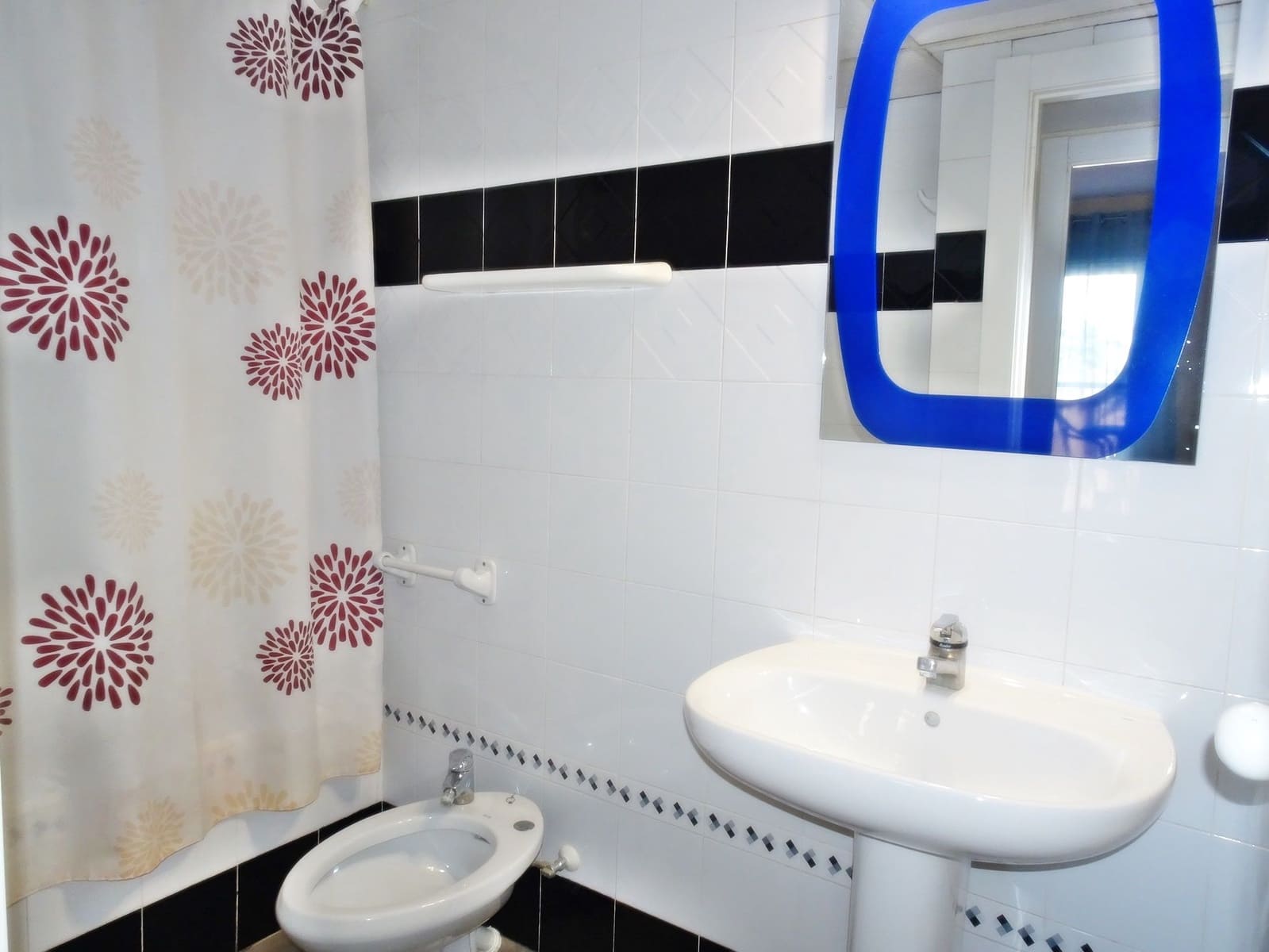 1 soveværelse Strandlejlighed til leje i Gandia med swimmingpool garage - € 400 (Ref: 8241067)