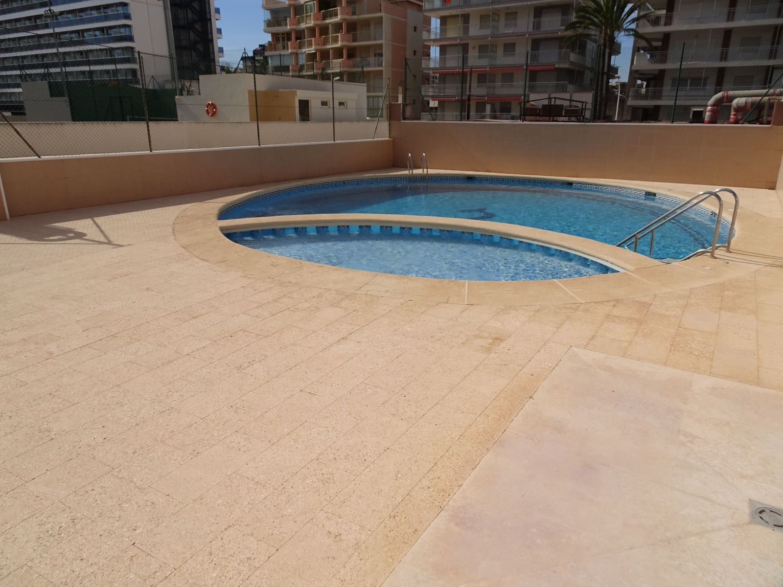1 soveværelse Strandlejlighed til leje i Gandia med swimmingpool garage - € 400 (Ref: 8241067)