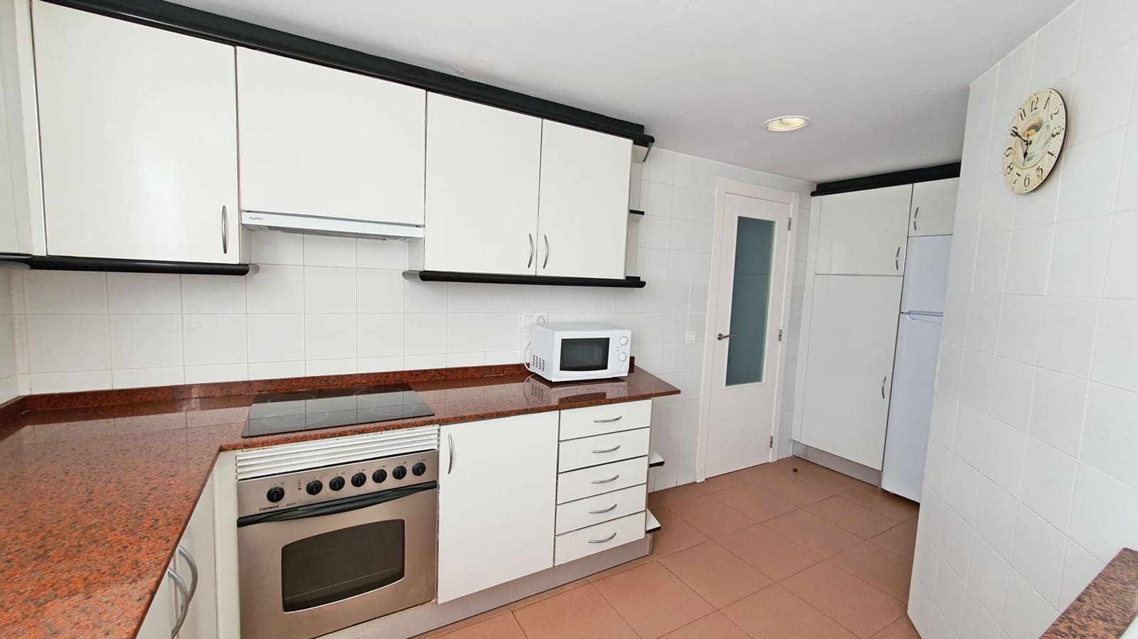 3 soveværelse Strandlejlighed til leje i Gandia med swimmingpool garage - € 900 (Ref: 8241069)