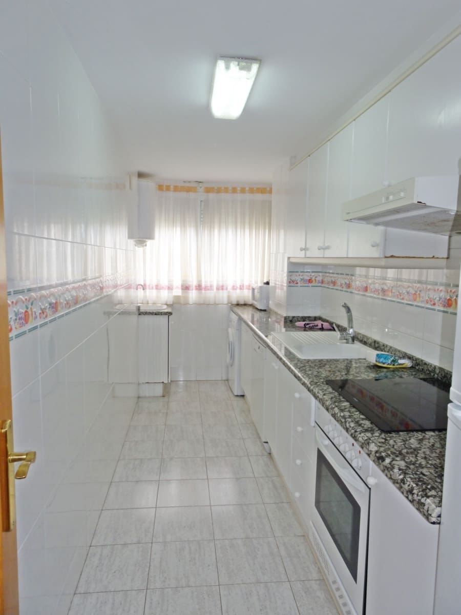 3 soveværelse Strandlejlighed til leje i Gandia med swimmingpool garage - € 550 (Ref: 8241070)