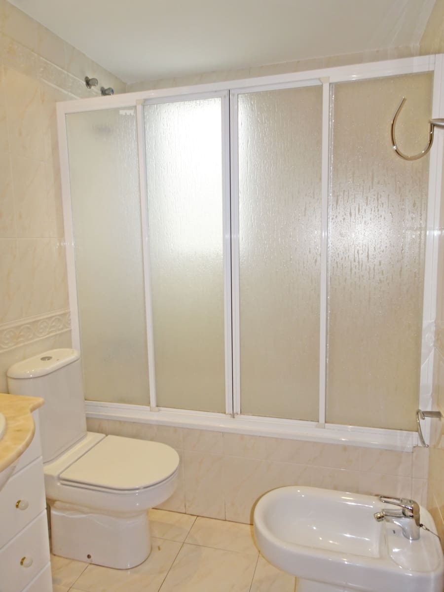 3 soveværelse Strandlejlighed til leje i Gandia med swimmingpool garage - € 550 (Ref: 8241070)