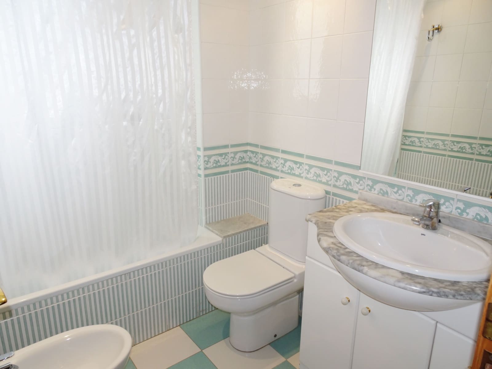 3 soveværelse Strandlejlighed til leje i Gandia med swimmingpool garage - € 550 (Ref: 8241070)