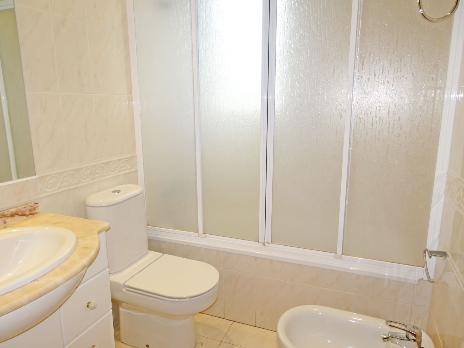 3 soveværelse Strandlejlighed til leje i Gandia med swimmingpool garage - € 550 (Ref: 8241070)