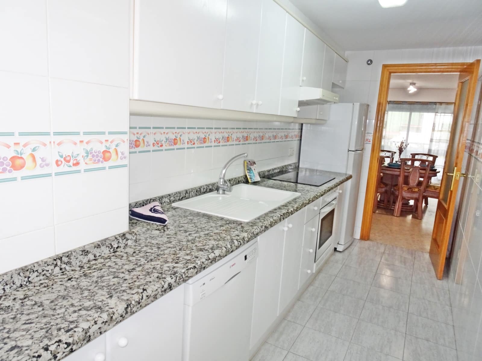 3 soveværelse Strandlejlighed til leje i Gandia med swimmingpool garage - € 550 (Ref: 8241070)