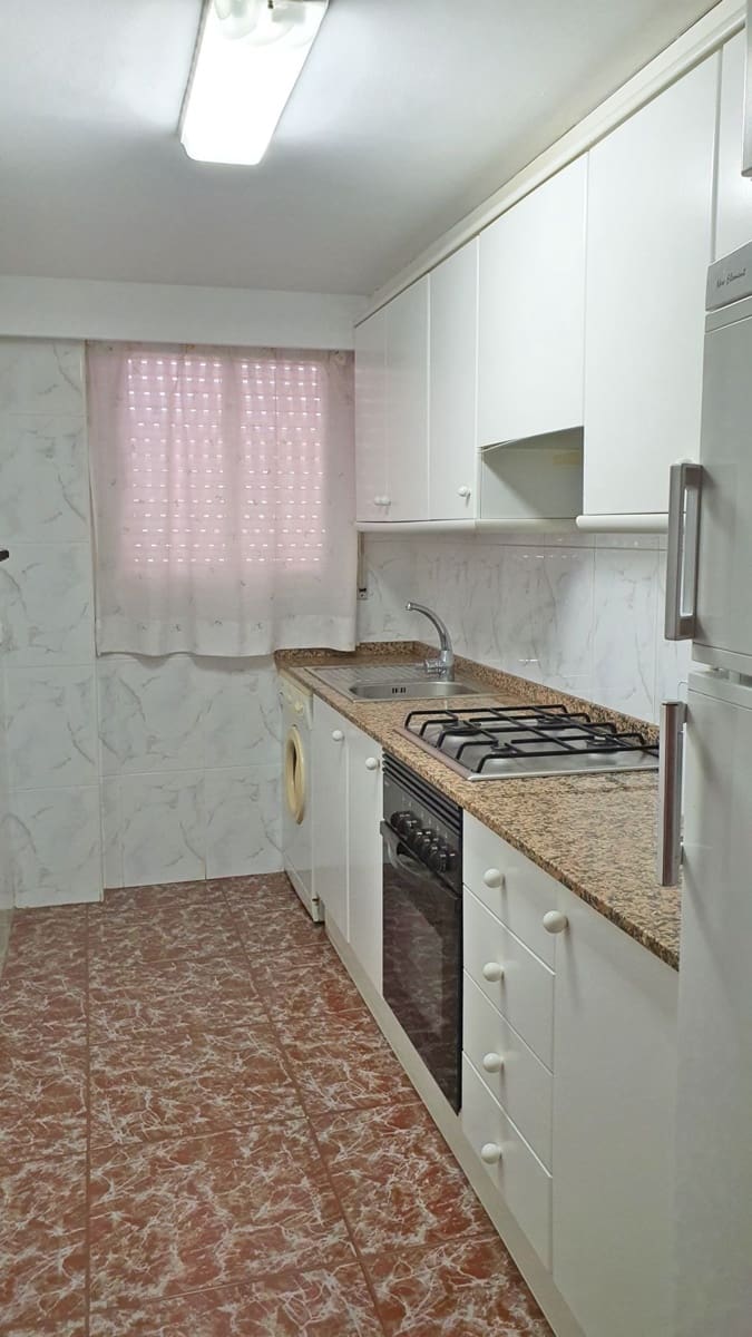 2 soveværelse Strandlejlighed til leje i Gandia med swimmingpool garage - € 550 (Ref: 8241071)