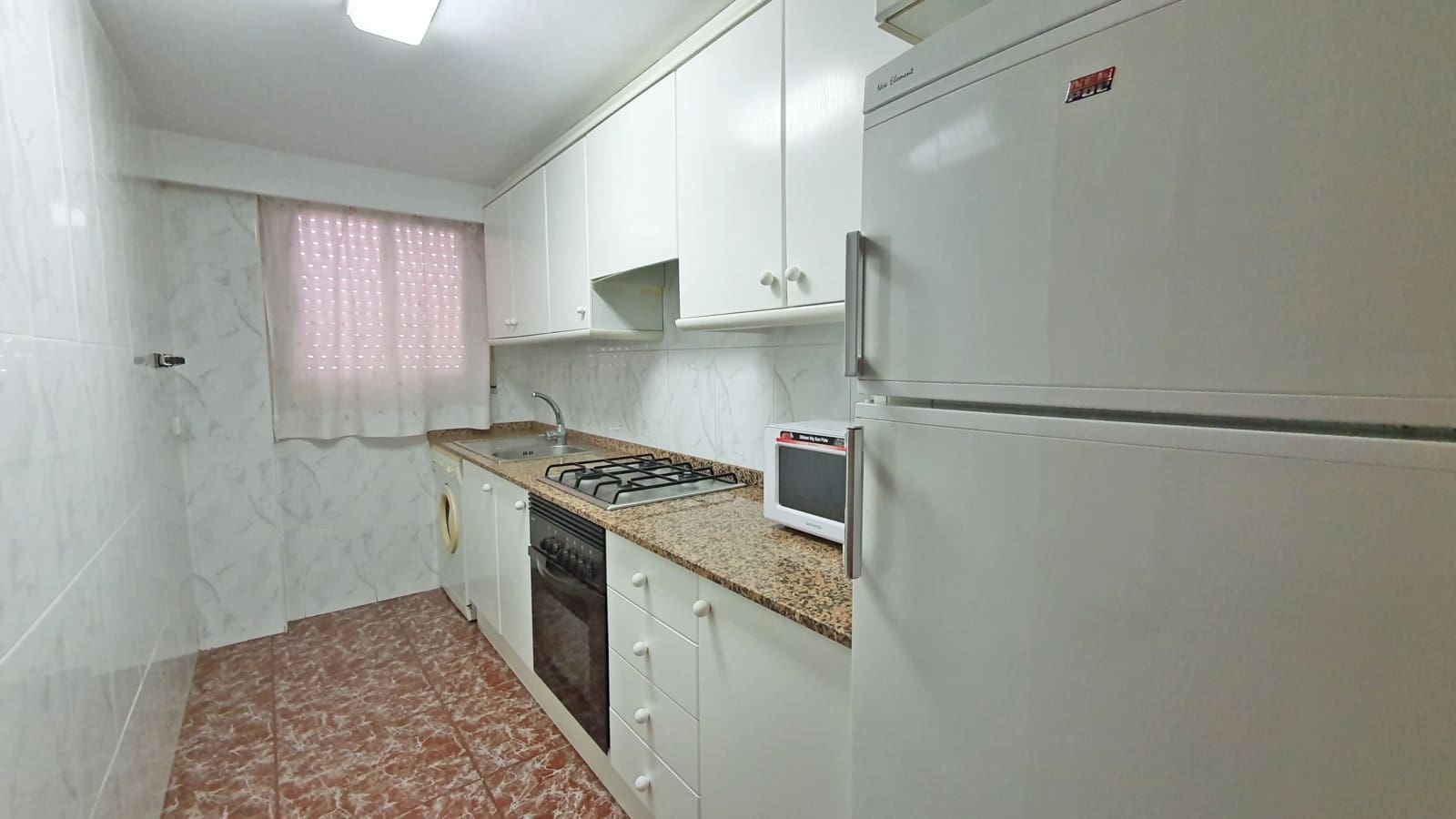 2 soveværelse Strandlejlighed til leje i Gandia med swimmingpool garage - € 550 (Ref: 8241071)