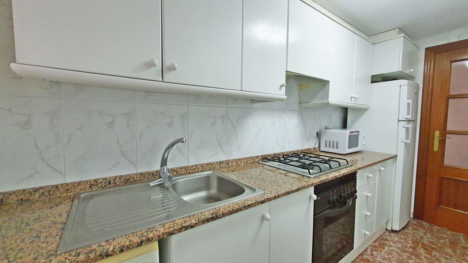 2 soveværelse Strandlejlighed til leje i Gandia med swimmingpool garage - € 550 (Ref: 8241071)