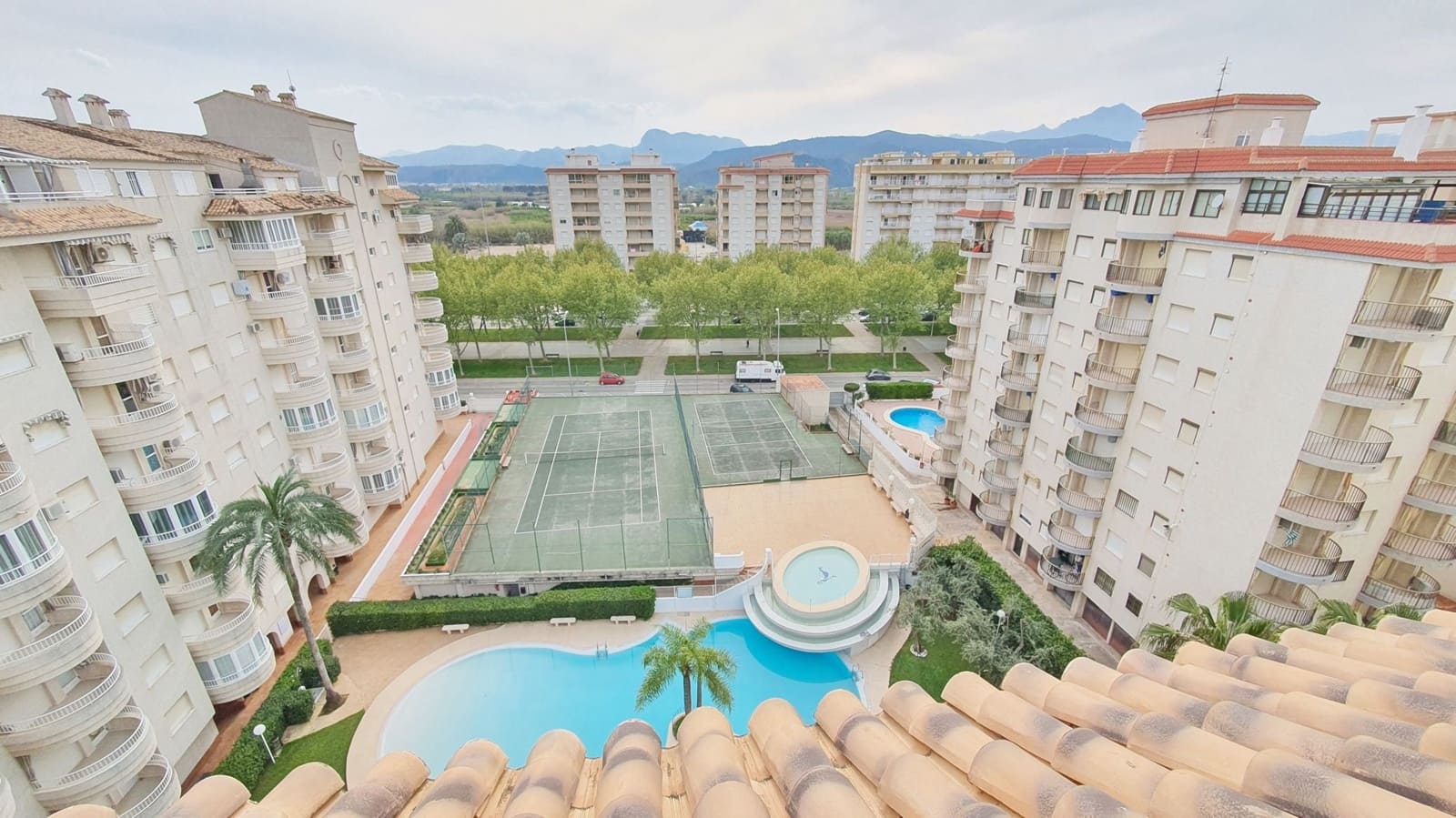 2 soveværelse Strandlejlighed til leje i Gandia med swimmingpool garage - € 550 (Ref: 8241071)