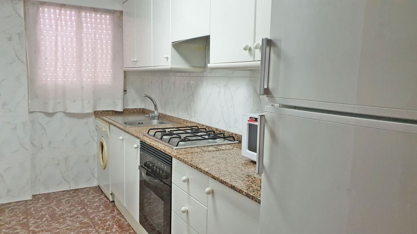 2 soveværelse Strandlejlighed til leje i Gandia med swimmingpool garage - € 550 (Ref: 8241071)