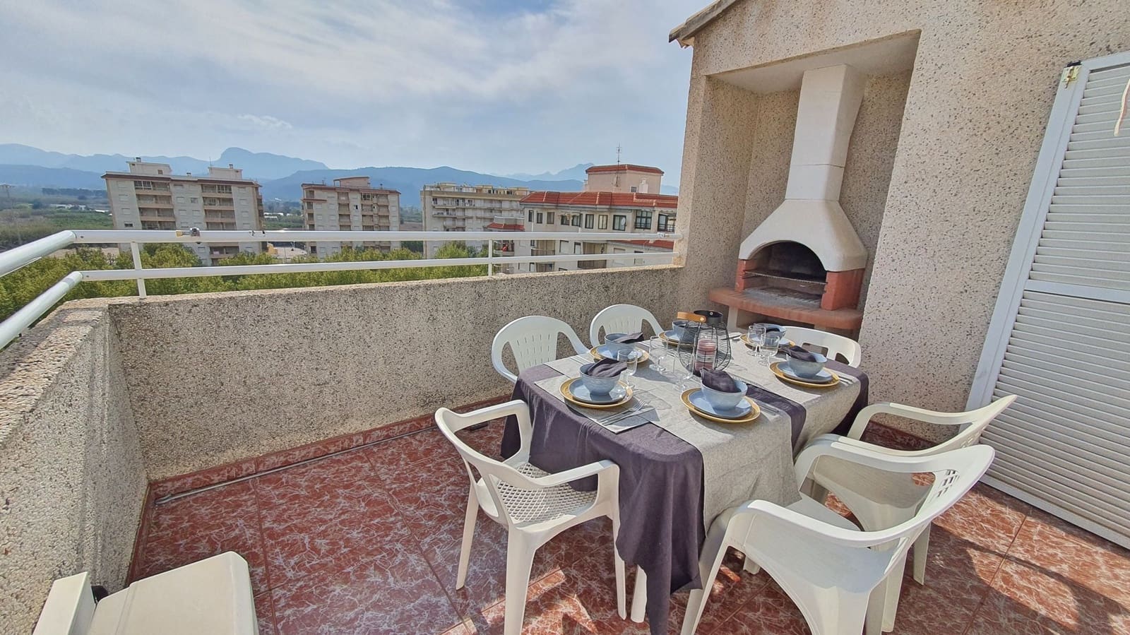 2 soveværelse Strandlejlighed til leje i Gandia med swimmingpool garage - € 550 (Ref: 8241071)