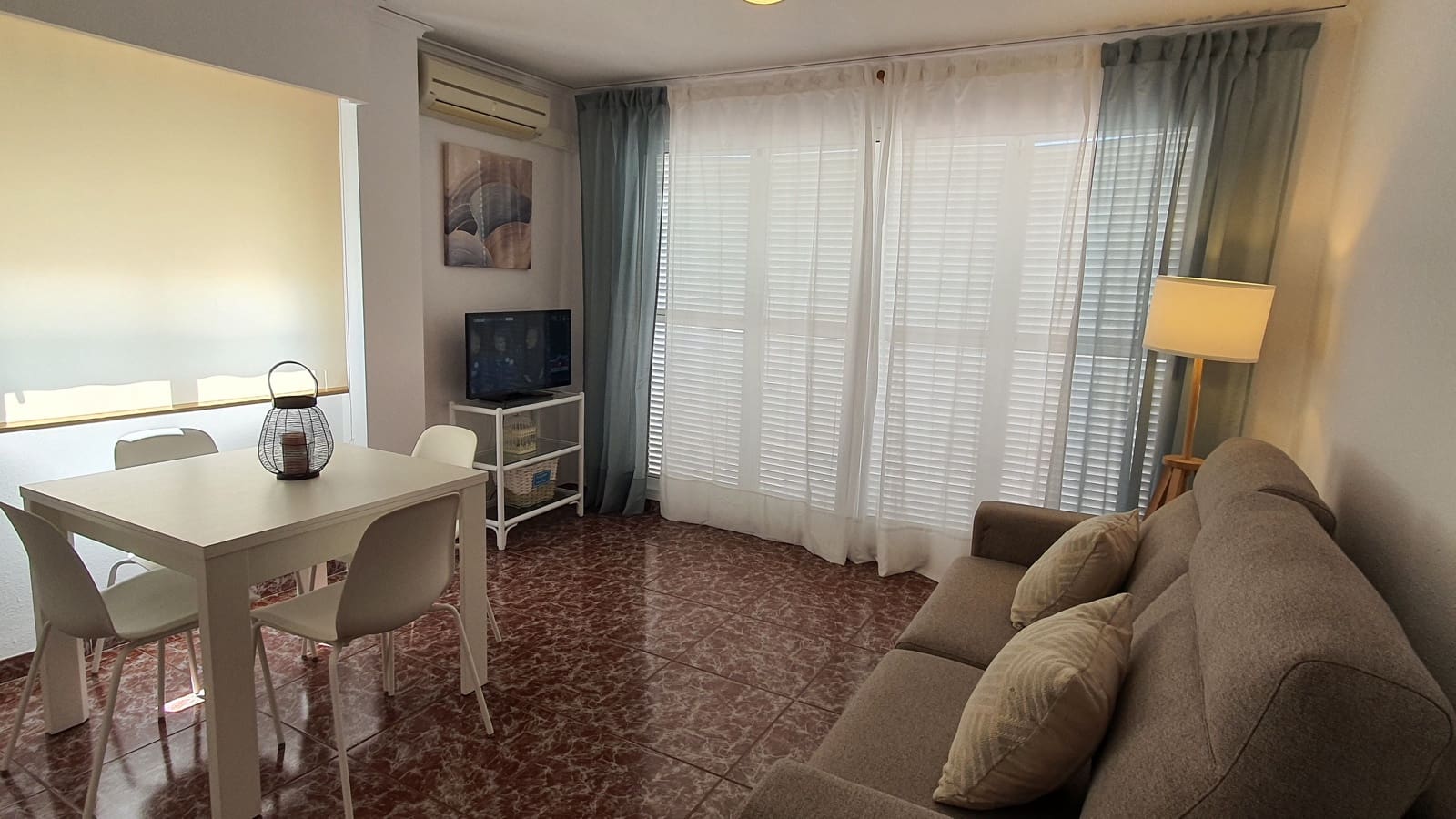 2 soveværelse Strandlejlighed til leje i Gandia med swimmingpool garage - € 550 (Ref: 8241071)